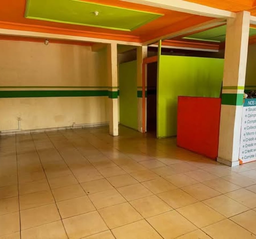 Local commercial à louer - Ekounou