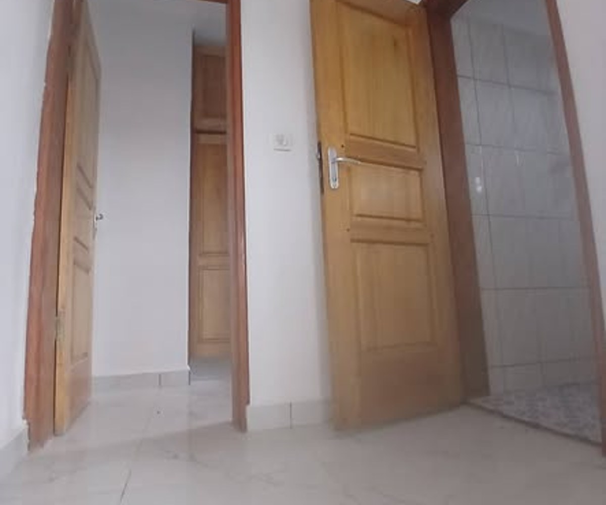 Studio moderne à PK 12, Douala