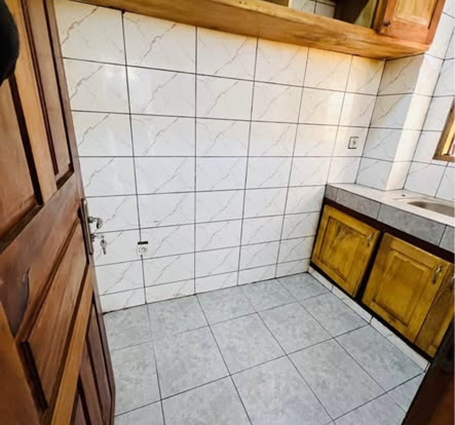Studio moderne à louer – Santa Barbara, Douala