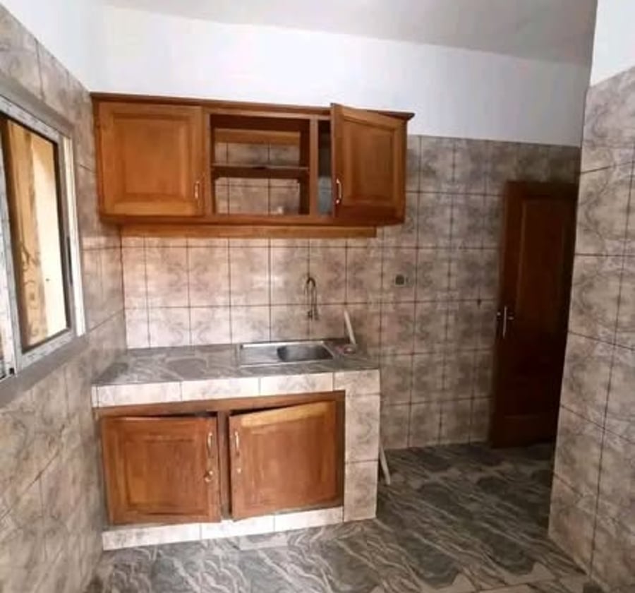 Appartement 2 chambres à louer à Nkolfoulou