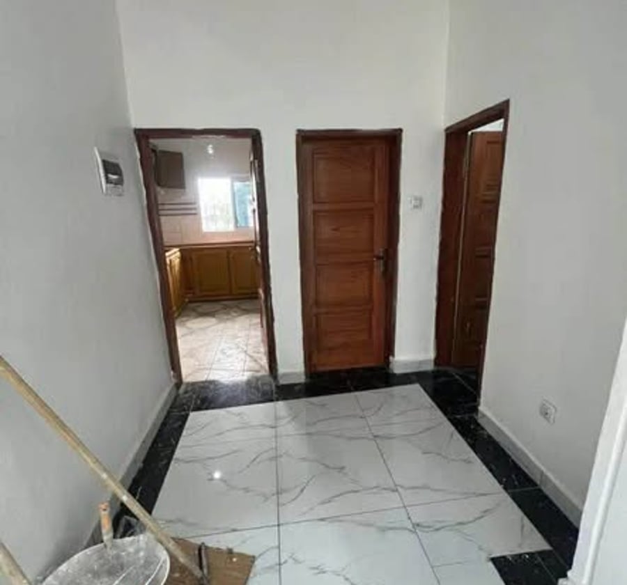 Studio moderne à louer à Efoulan