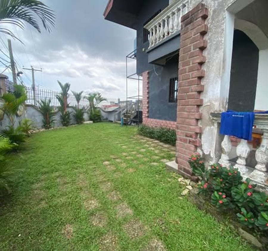 Duplex 5 chambres à louer à Ndogbong, Douala