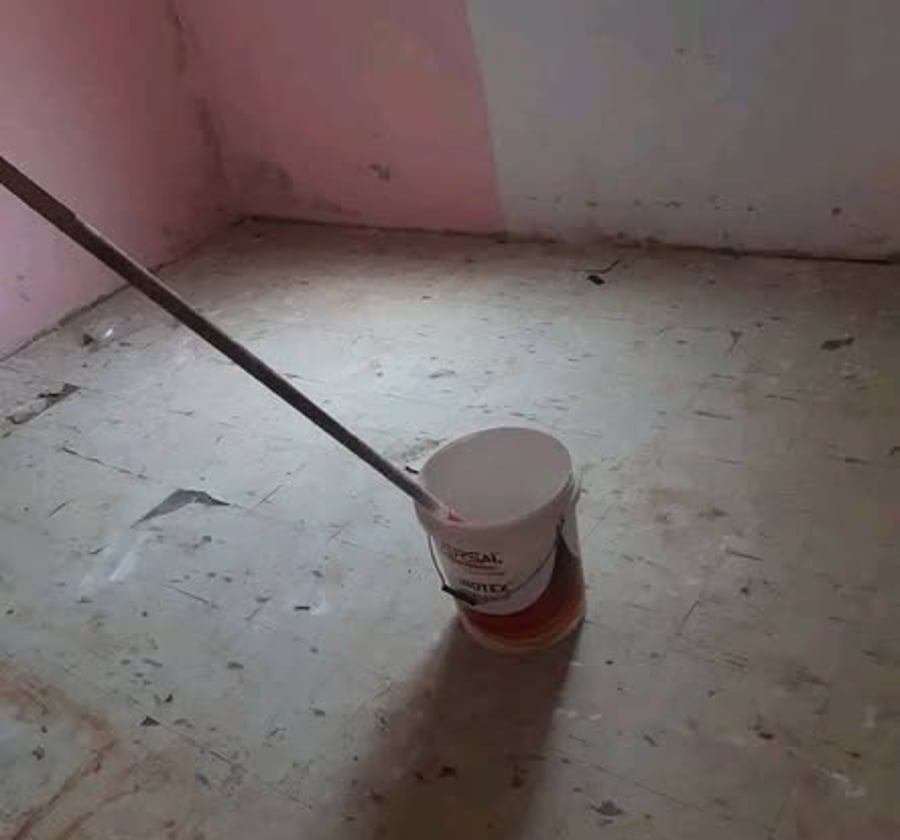 Grande chambre avec douche à louer à Douala PK8