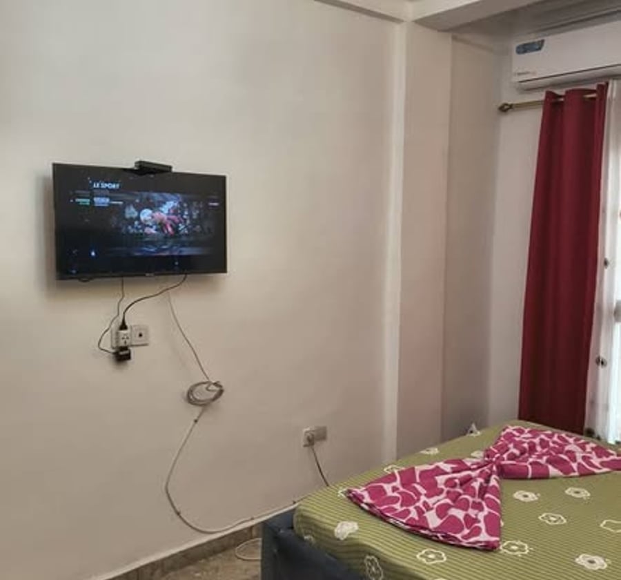 Chambre meublée à Ndogbong, Douala – 10 000 F/nuit