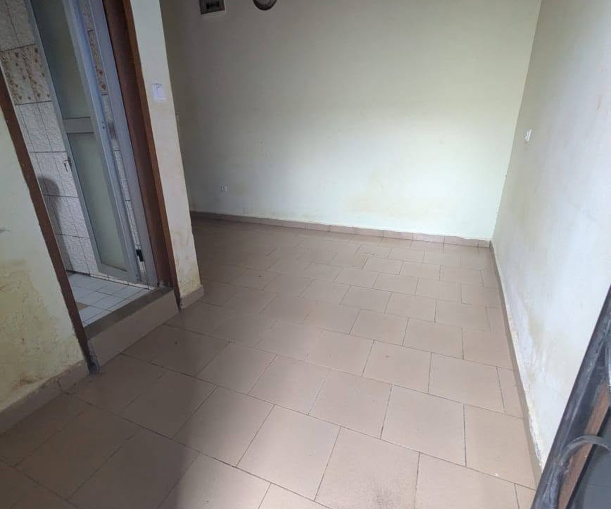Chambre moderne à louer à Nkolnda – 30 000 FCFA/mois