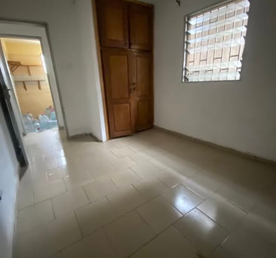Appartement 2 chambres à Ndogbong - 100 000 FCFA/mois