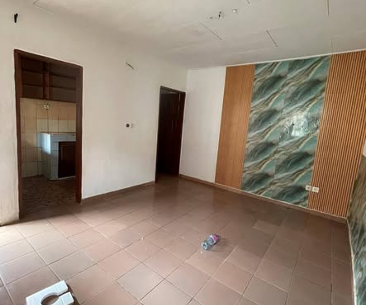 Studio 3 pièces à louer à Tradex Éleveur - Yaoundé