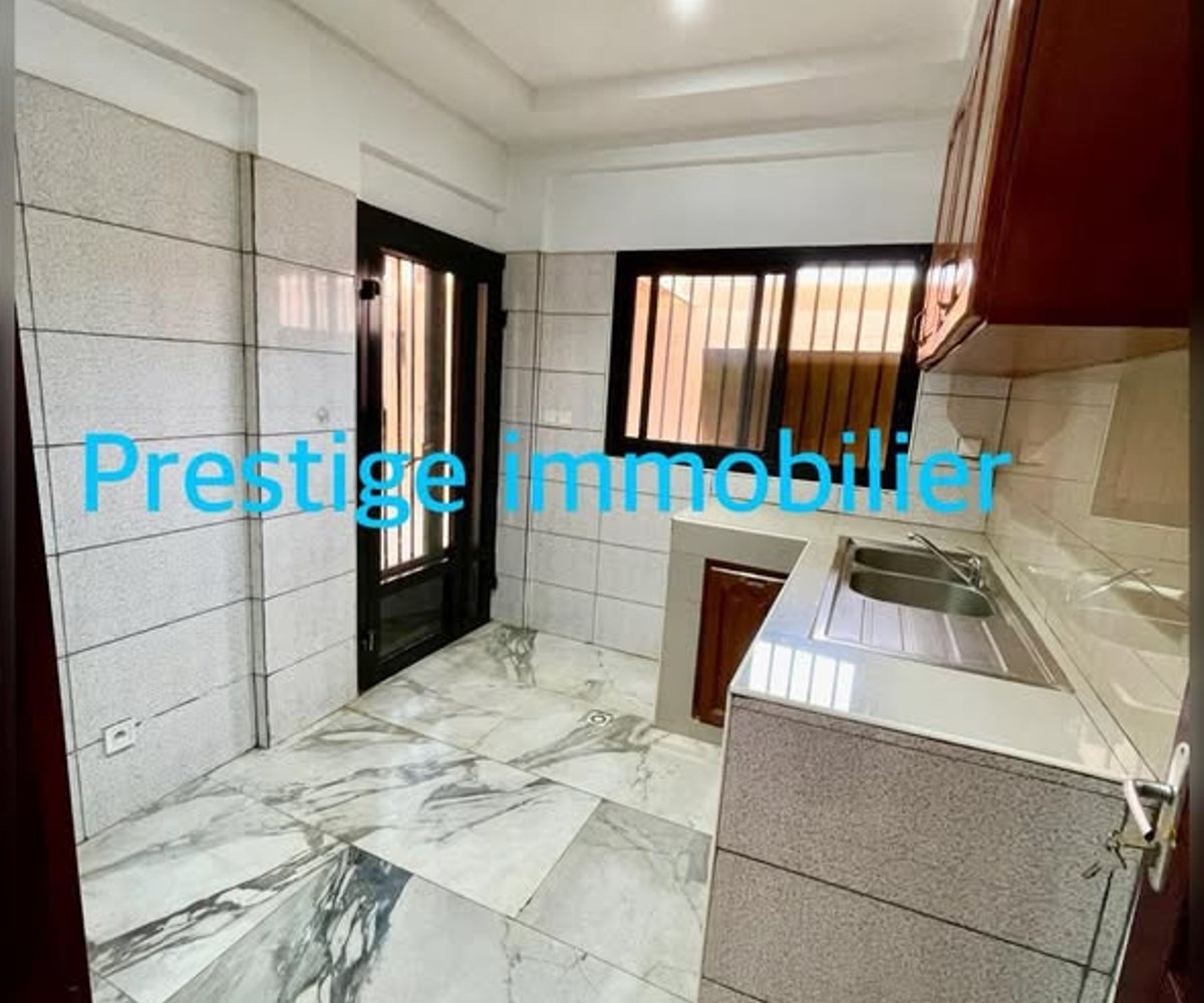 Appartement à louer à Efoulan