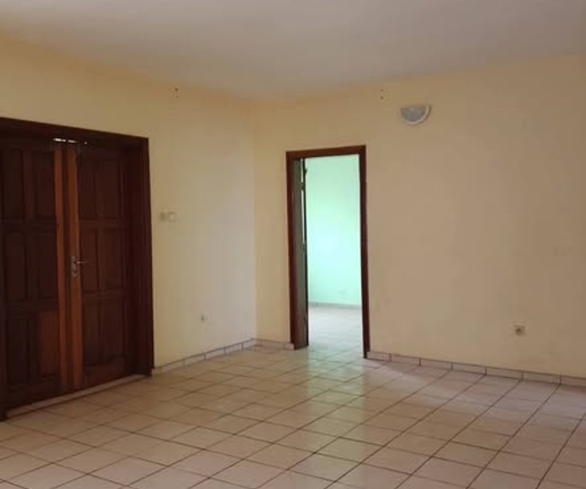 Grand Appartement à louer à Yaoundé Damas
