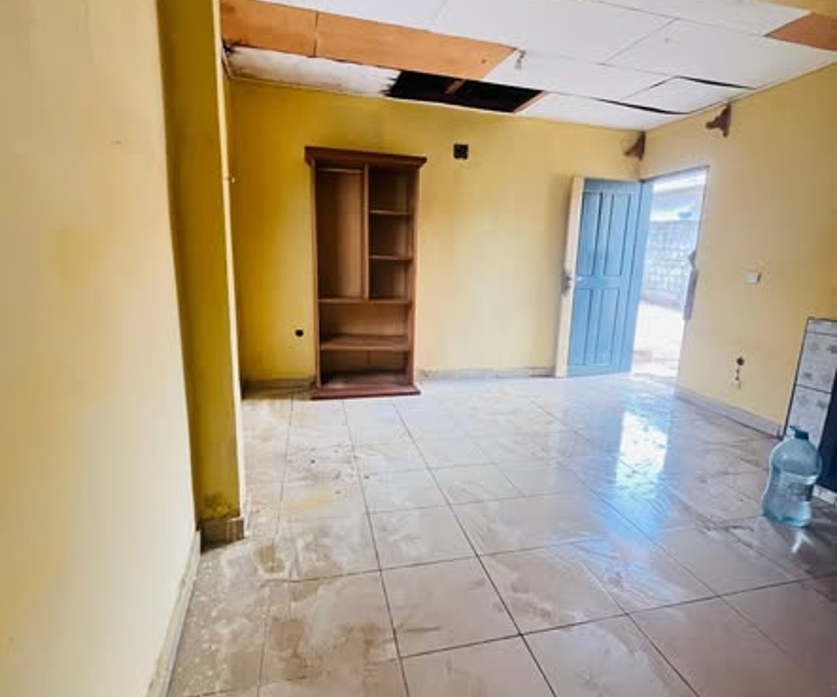 Chambre moderne à louer à Odza - Auberge Bleu