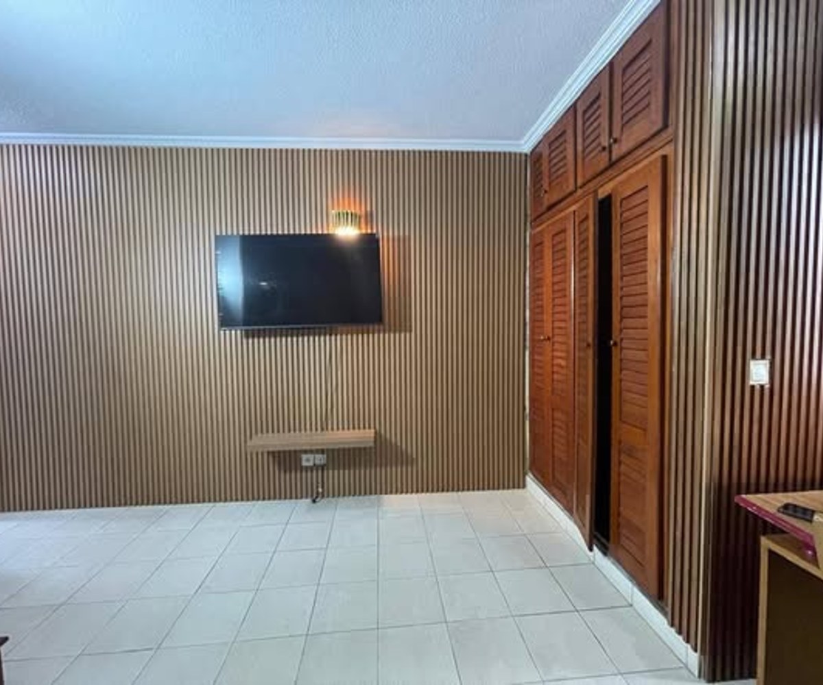 Chambre meublée à louer – Akwa, Douala