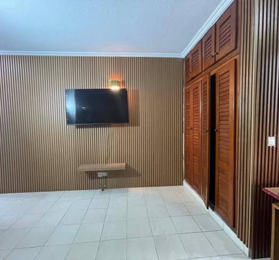 Chambre meublée à louer – Akwa, Douala