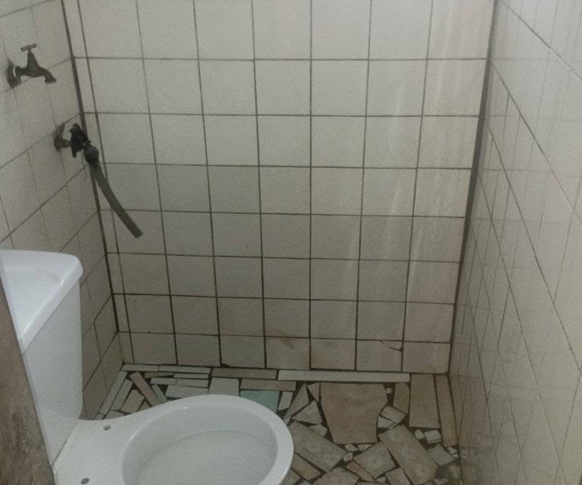 Grande chambre à louer à Beedi