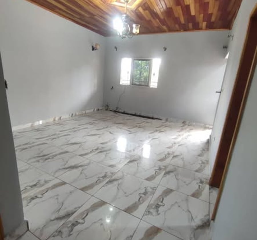 Appartement à louer à Efoulan