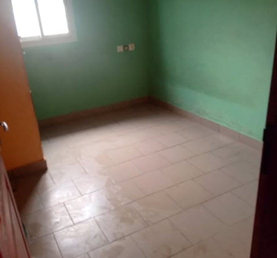 Chambre moderne avec placard - Ari Village, Yaoundé