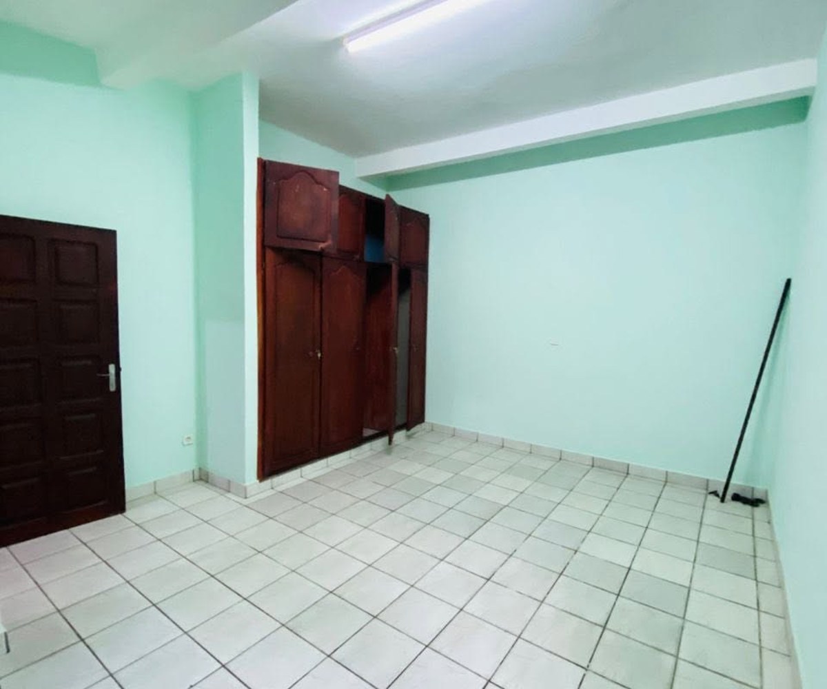 Appartement 3 chambres Logbessou