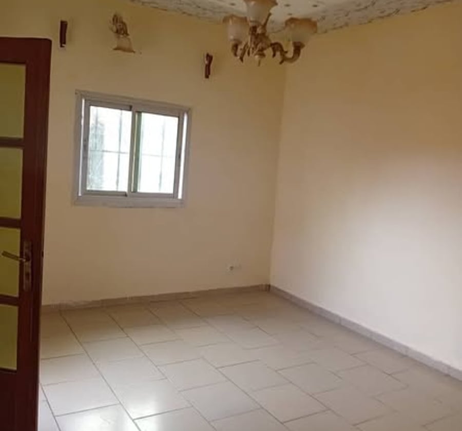 Studio individuel à louer - Mimboman, Yaoundé