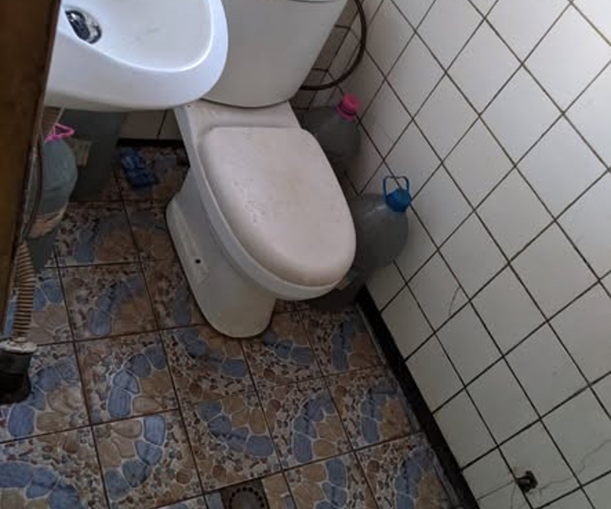 Vaste chambre moderne avec eau SNEC à louer à Obobogo
