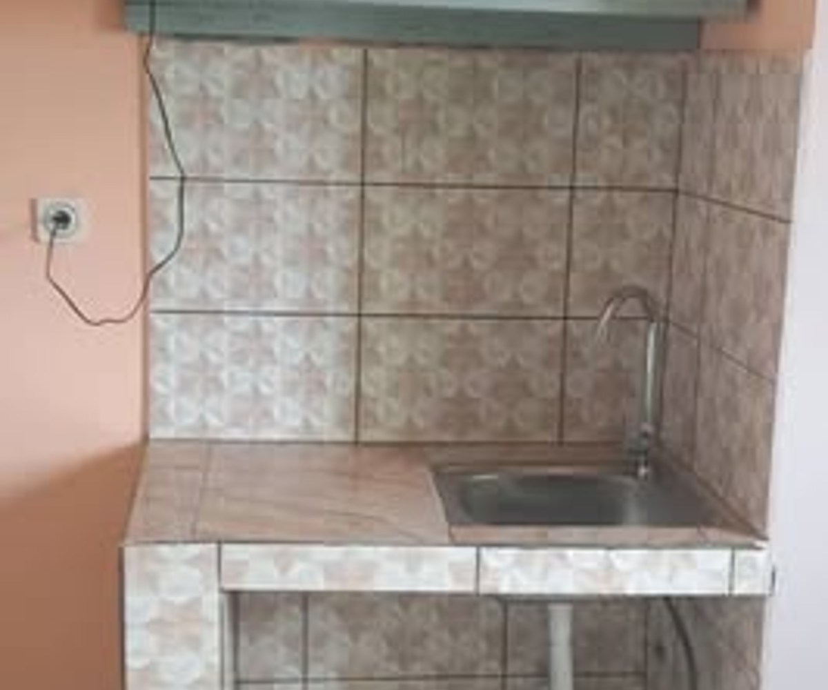 Chambre moderne à Nkozoa