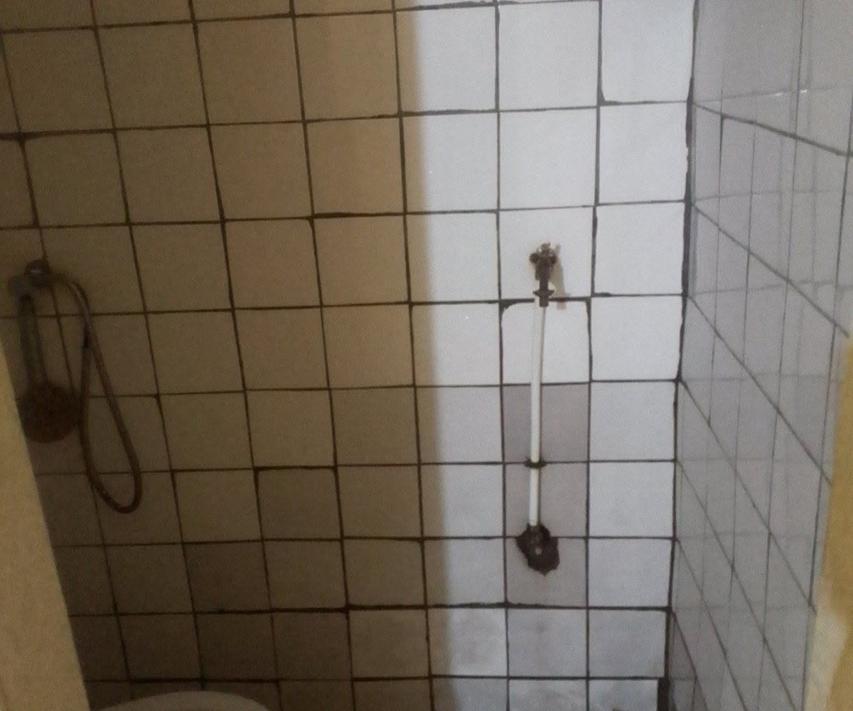 Grande chambre moderne à Nsimeyong