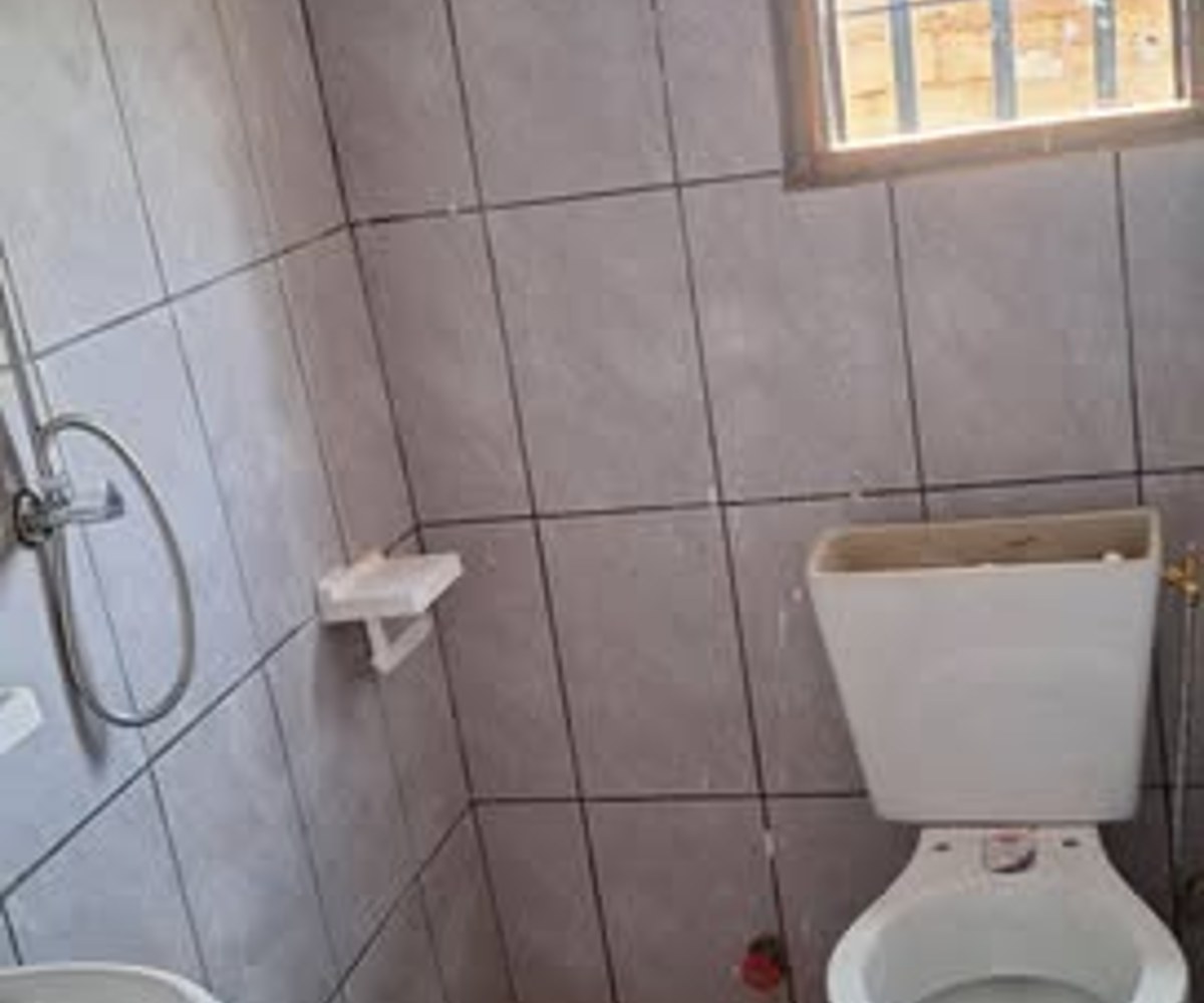 Studio moderne à louer à Ekoumdoum