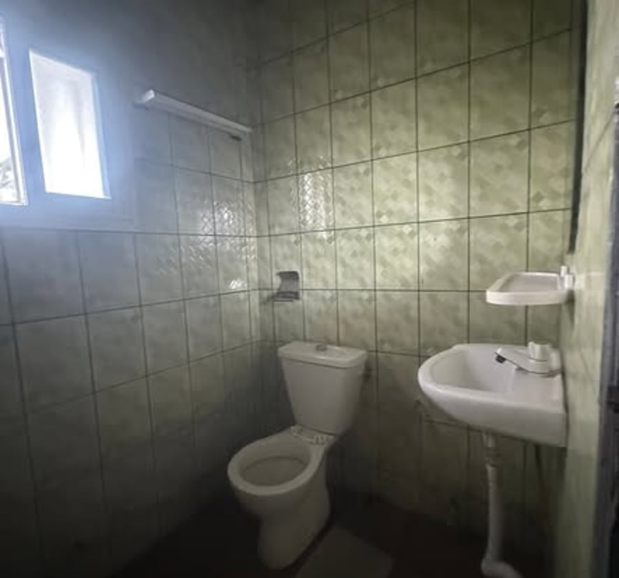 Chambre moderne 3 pièces à louer à PK 14, Douala