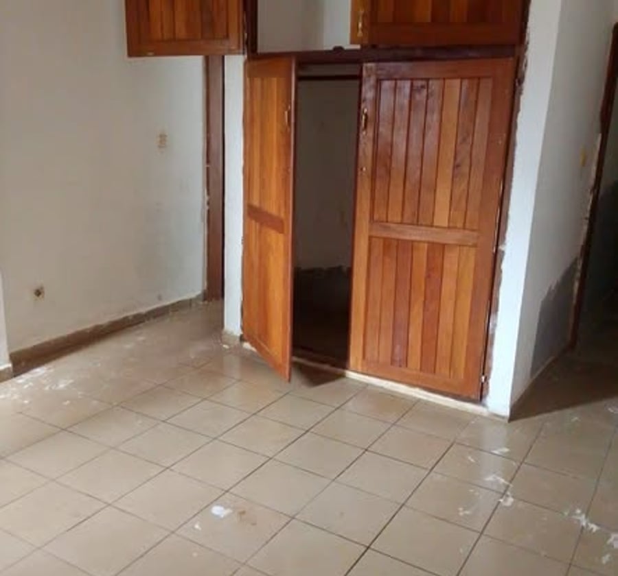 Très grand studio moderne – Nkomo Mindef