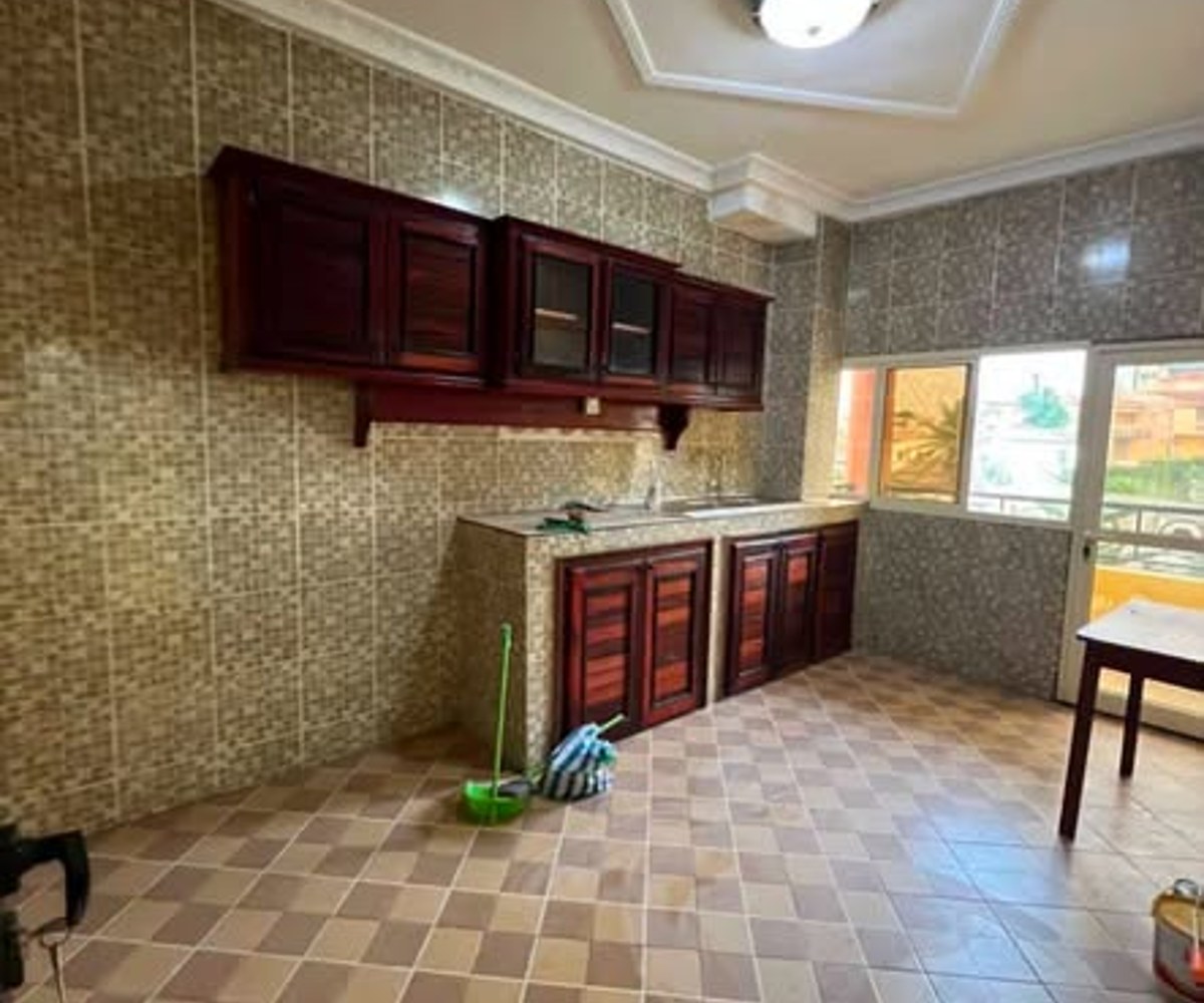 Appartement 3 chambres à louer à Bastos, Yaoundé