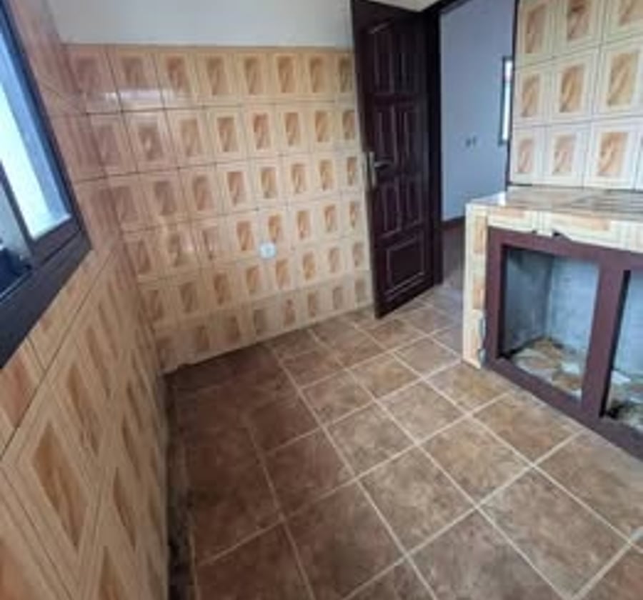 Chambre moderne à louer à Odza commissariat
