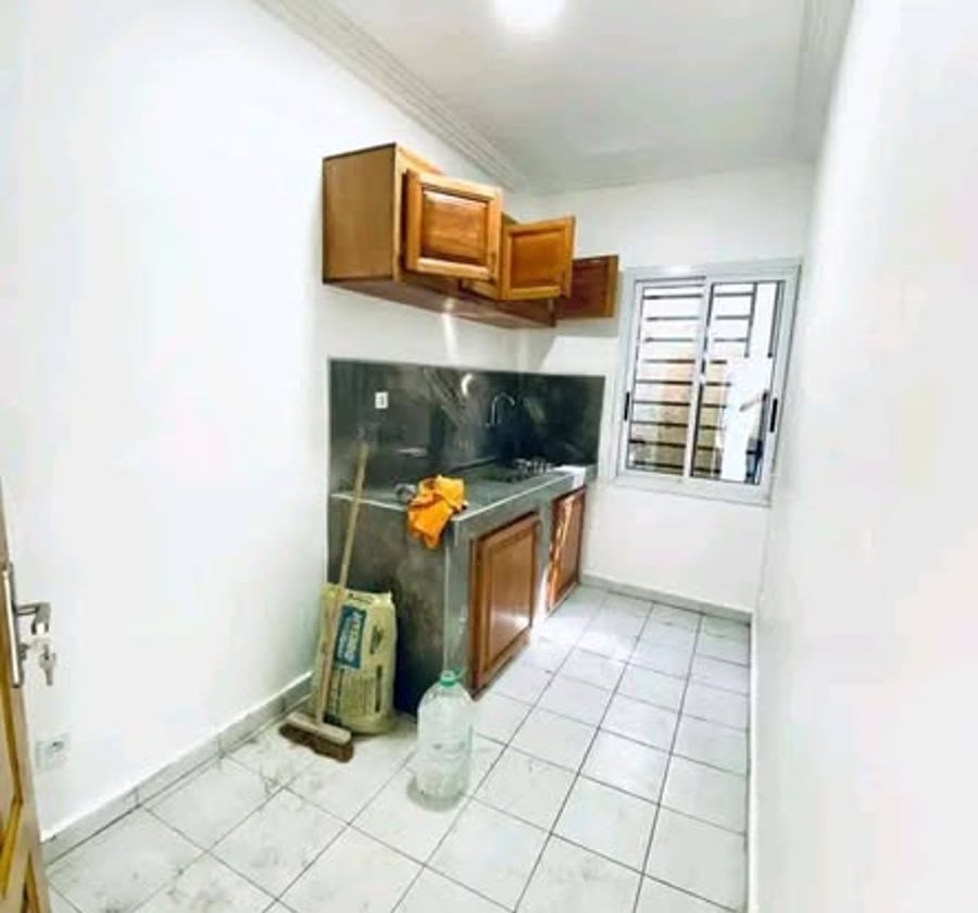 Appartement 2 chambres avec balcon, forage, compteur prépayé - Logbessou