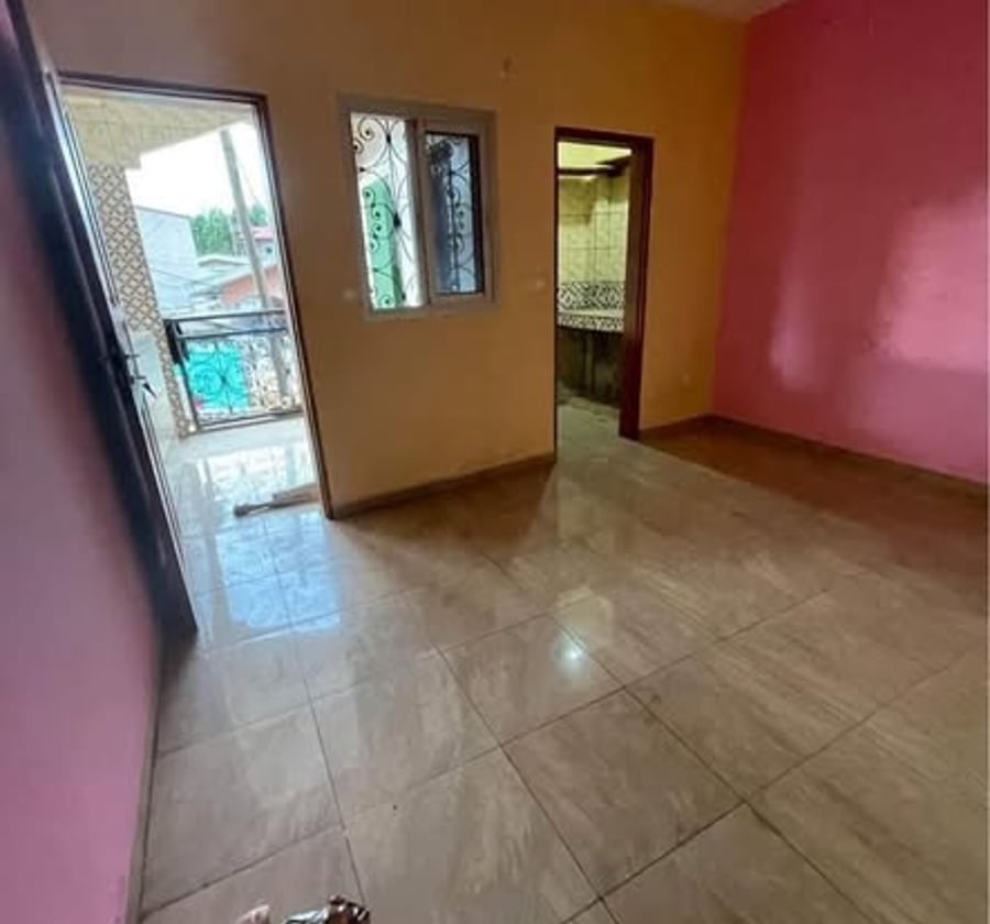 Studio moderne à louer à Ngousso