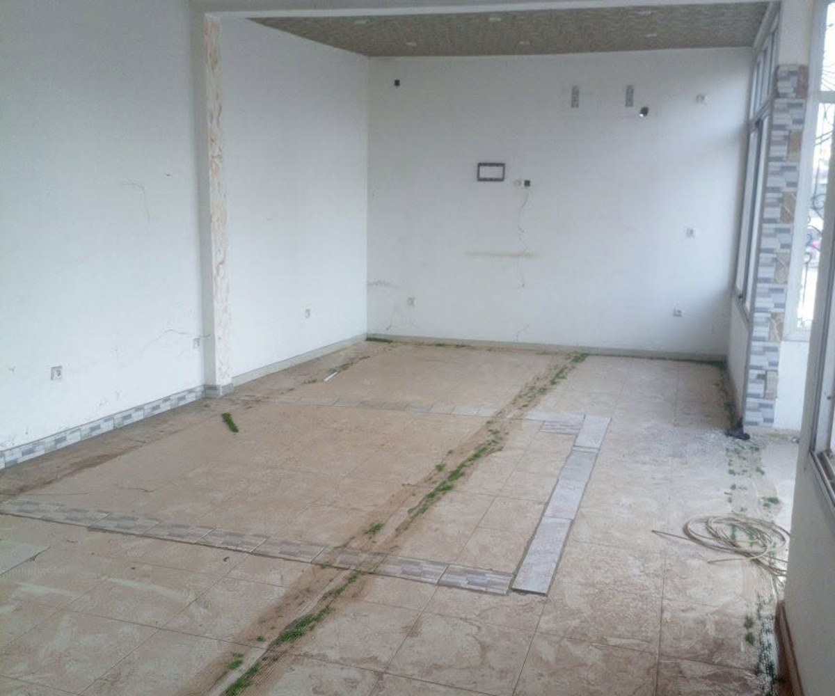 Grande boutique avec mezzanine à louer - Odza Messamendongo