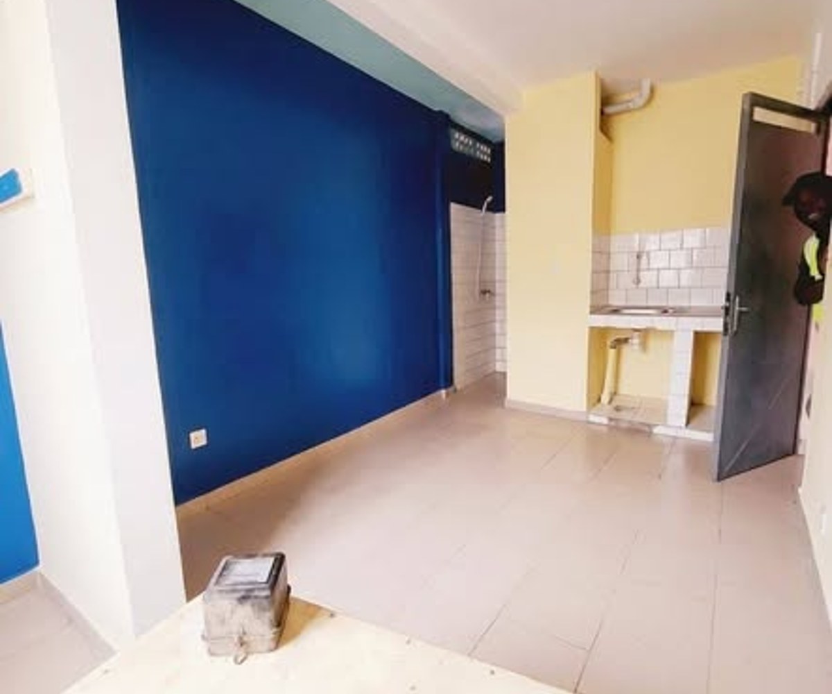 Chambre moderne à l'étage - Ange Raphael - Douala