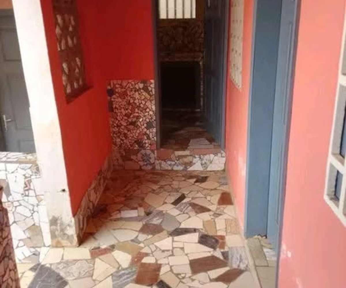 Studio moderne 4 pièces - Nkolmesseng