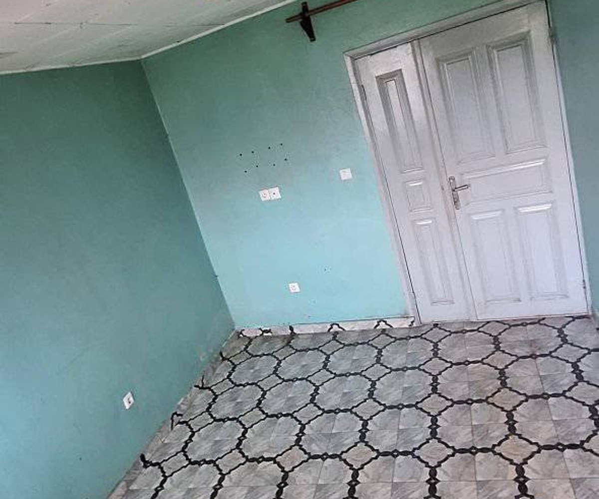 Vaste chambre moderne à louer à Ekie, Yaoundé