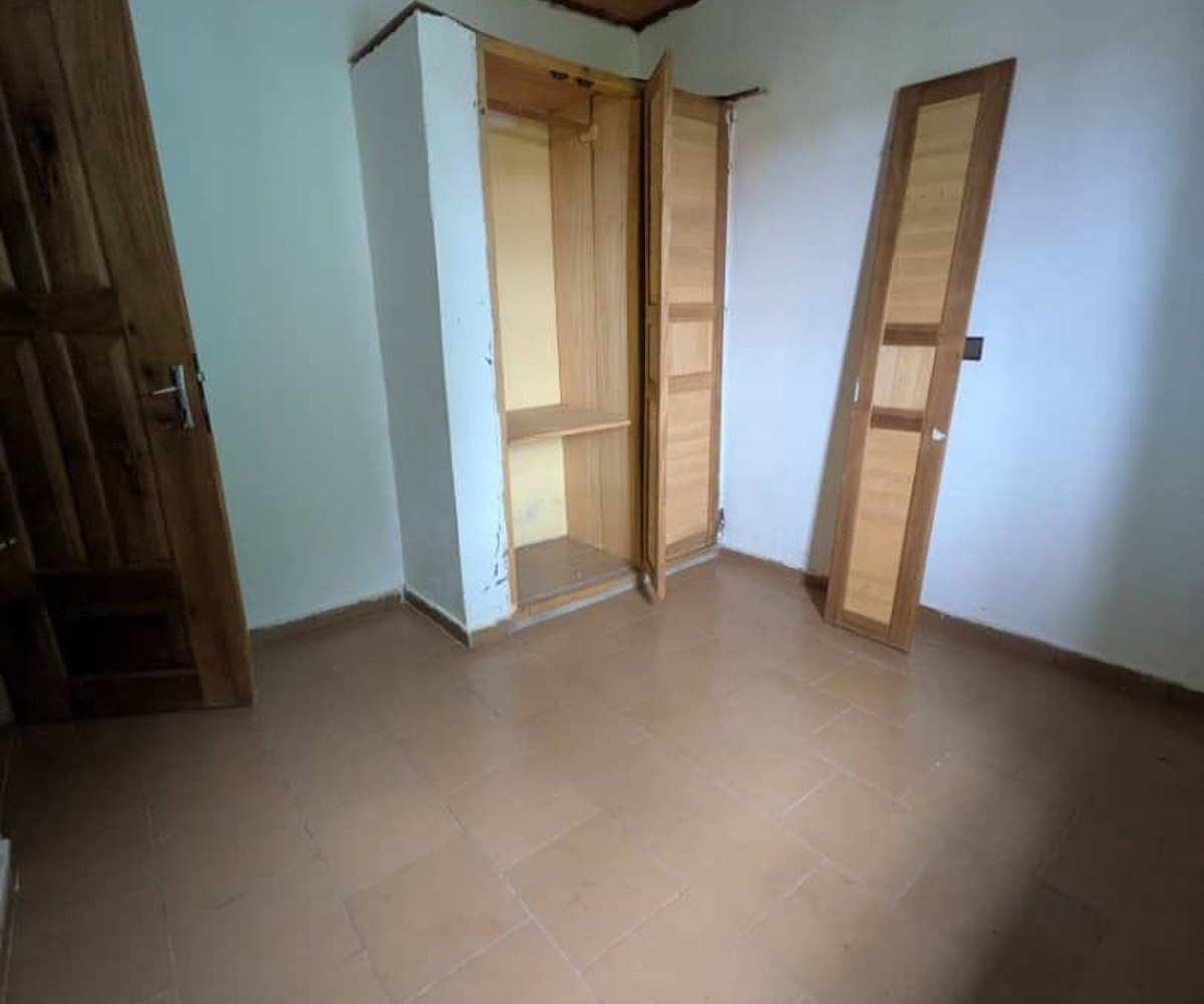 studio moderne 50mil à louer à odza borne 12 dans la barrière avec parking camwater moto 200f service immobilier svp