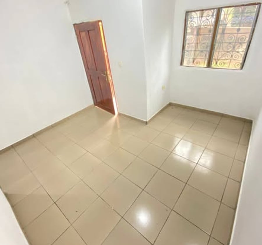 Studio moderne à louer à Etoug-Ebe