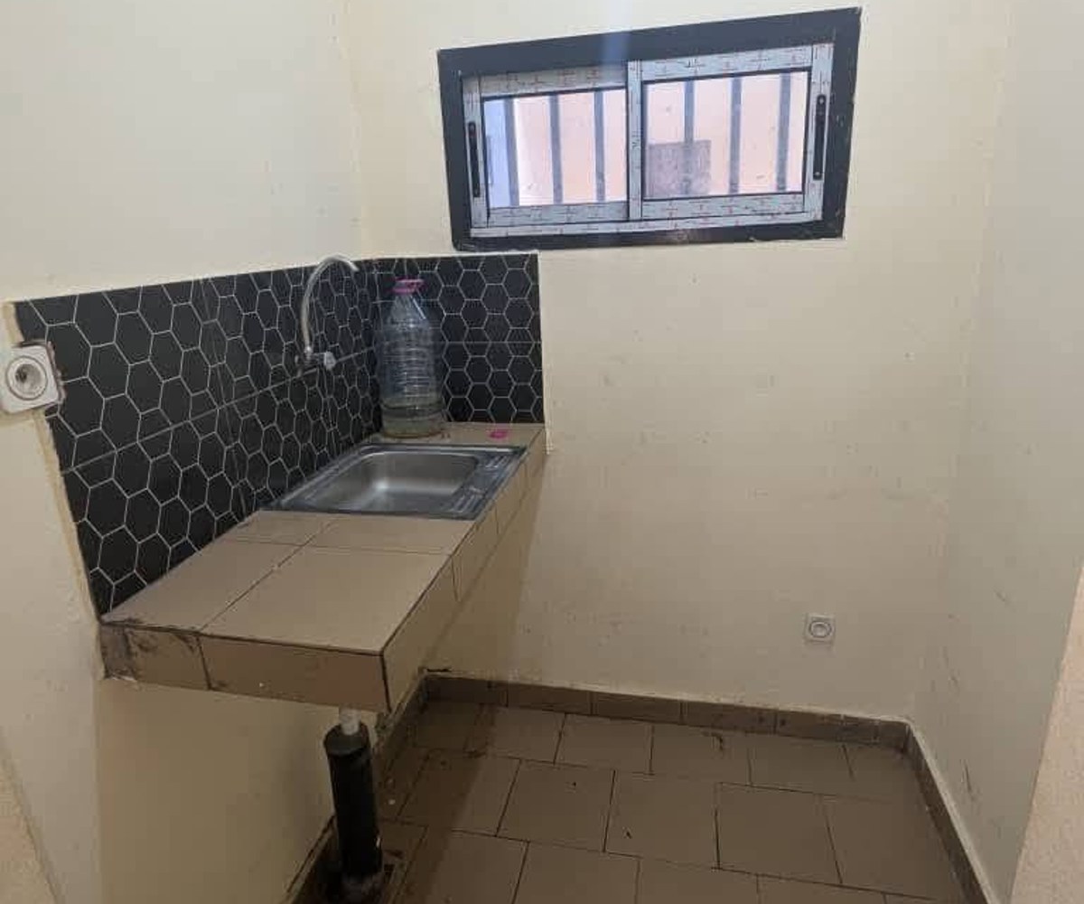 Chambre moderne à louer - Nkolmefou (Nkolnda)