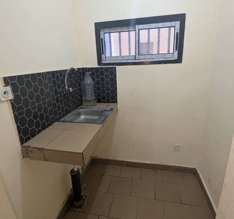 Chambre moderne à louer - Nkolmefou (Nkolnda)