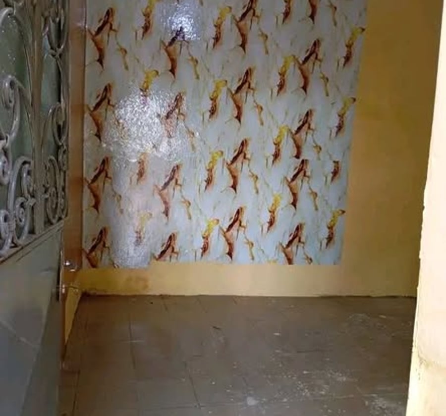 Grande chambre moderne à Nsimeyong