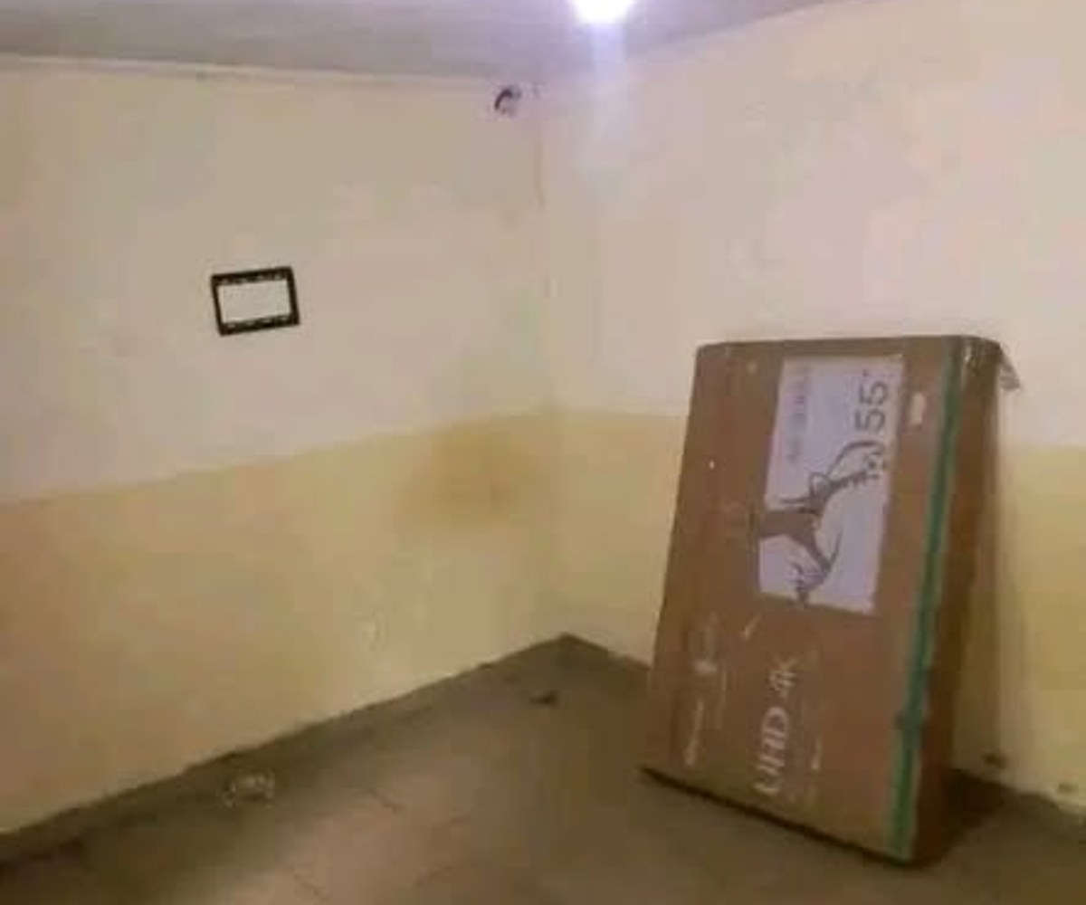 Grande chambre moderne avec coin cuisine et douche à Simbock Chapelle