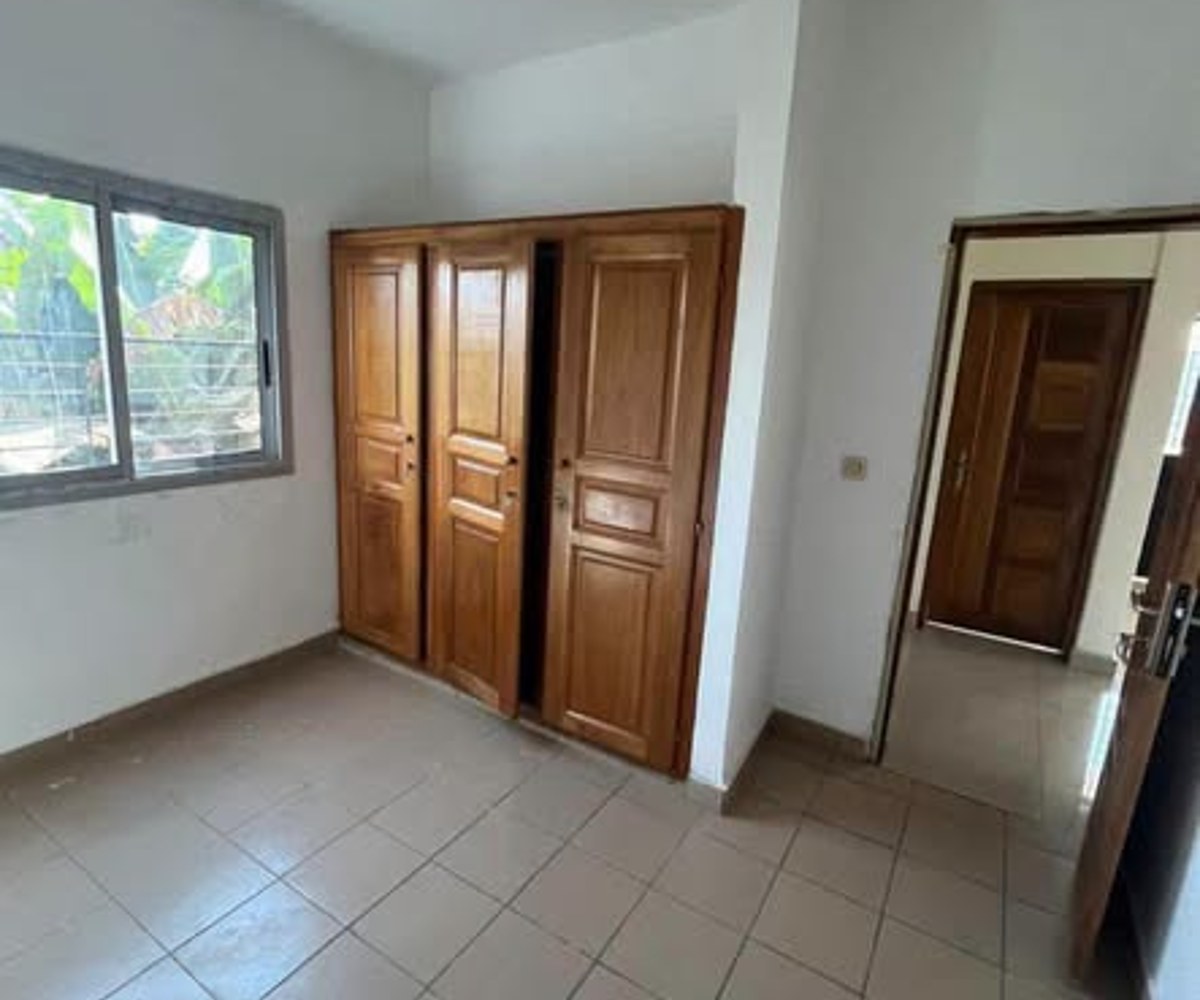 Appartement 2 chambres à louer à Fourgerol, Yaoundé