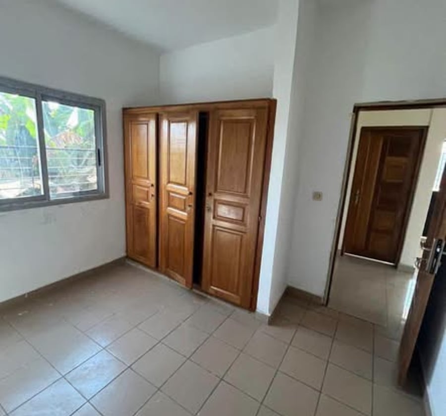 Appartement 2 chambres à louer à Fourgerol, Yaoundé