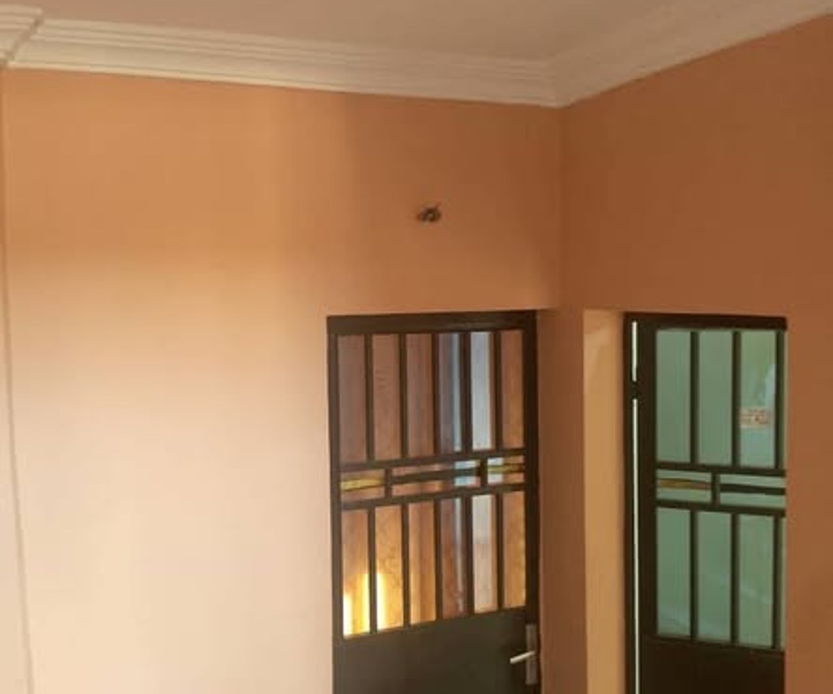 Chambre moderne 3 pièces à Ndogbong, Vallée Biffaga