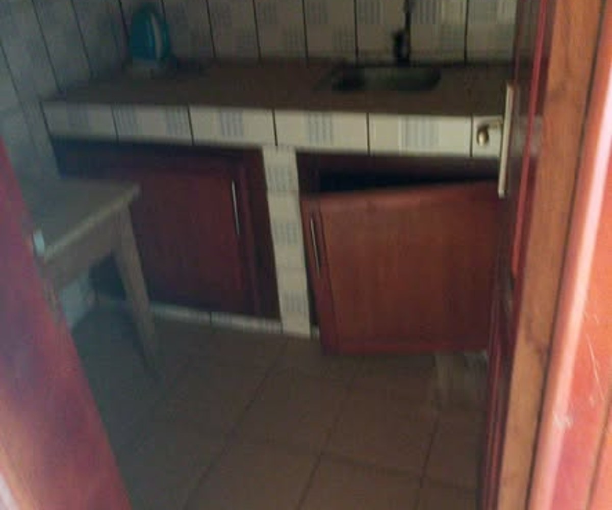 Studio moderne à louer à Awae Escalier
