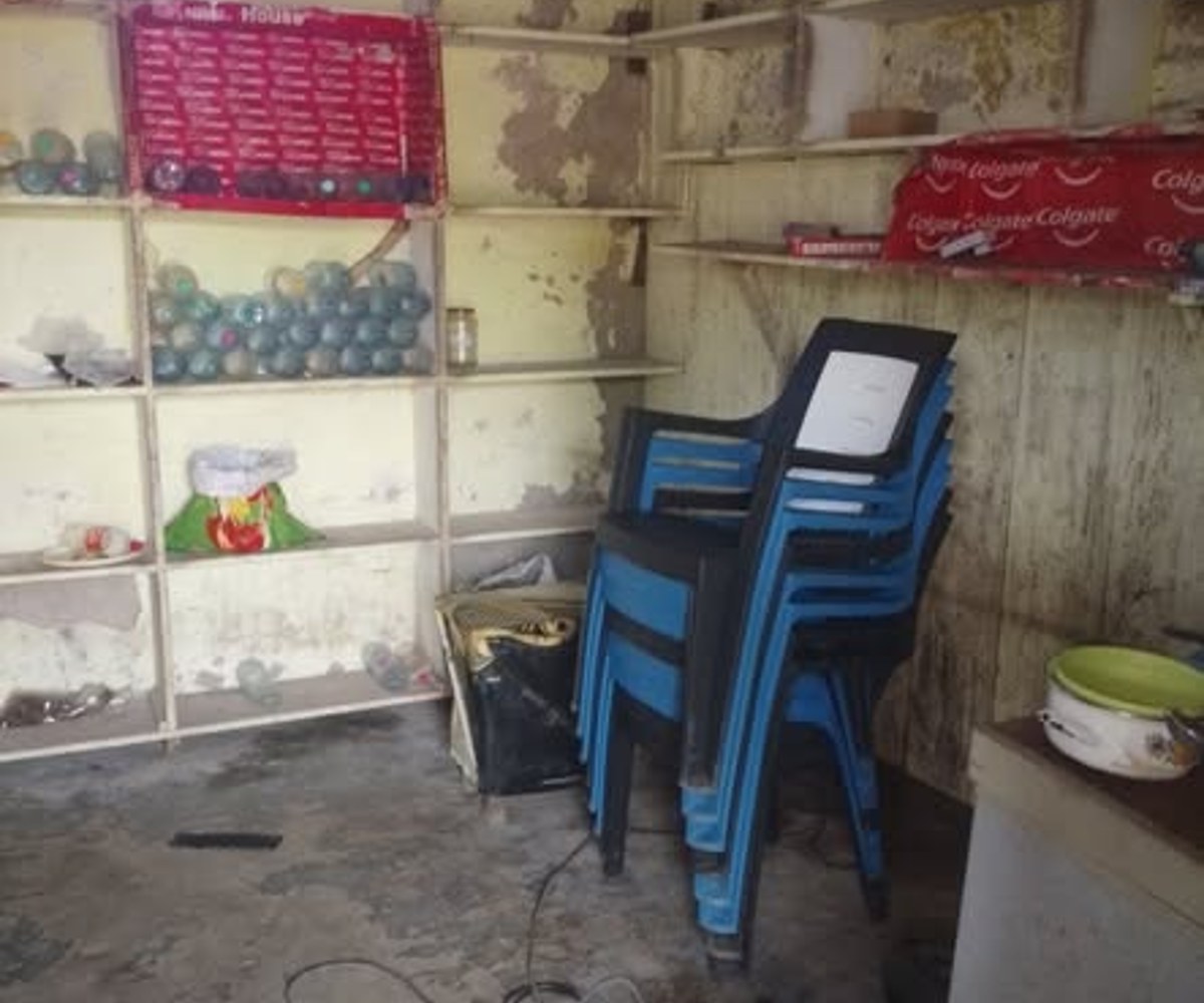 Grande boutique à louer à Ndokoti