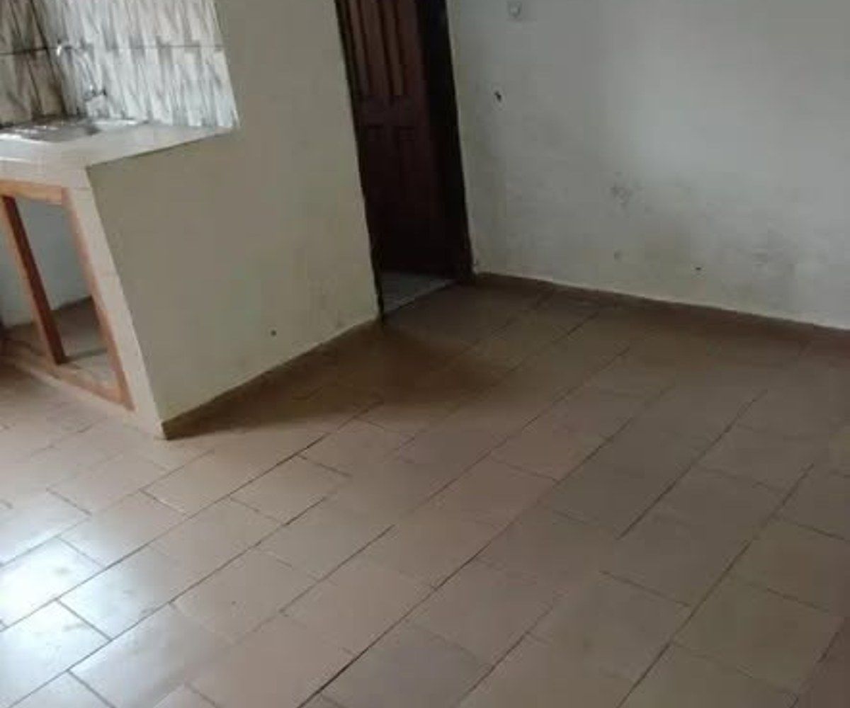 Grande chambre moderne à Nkolfoulou