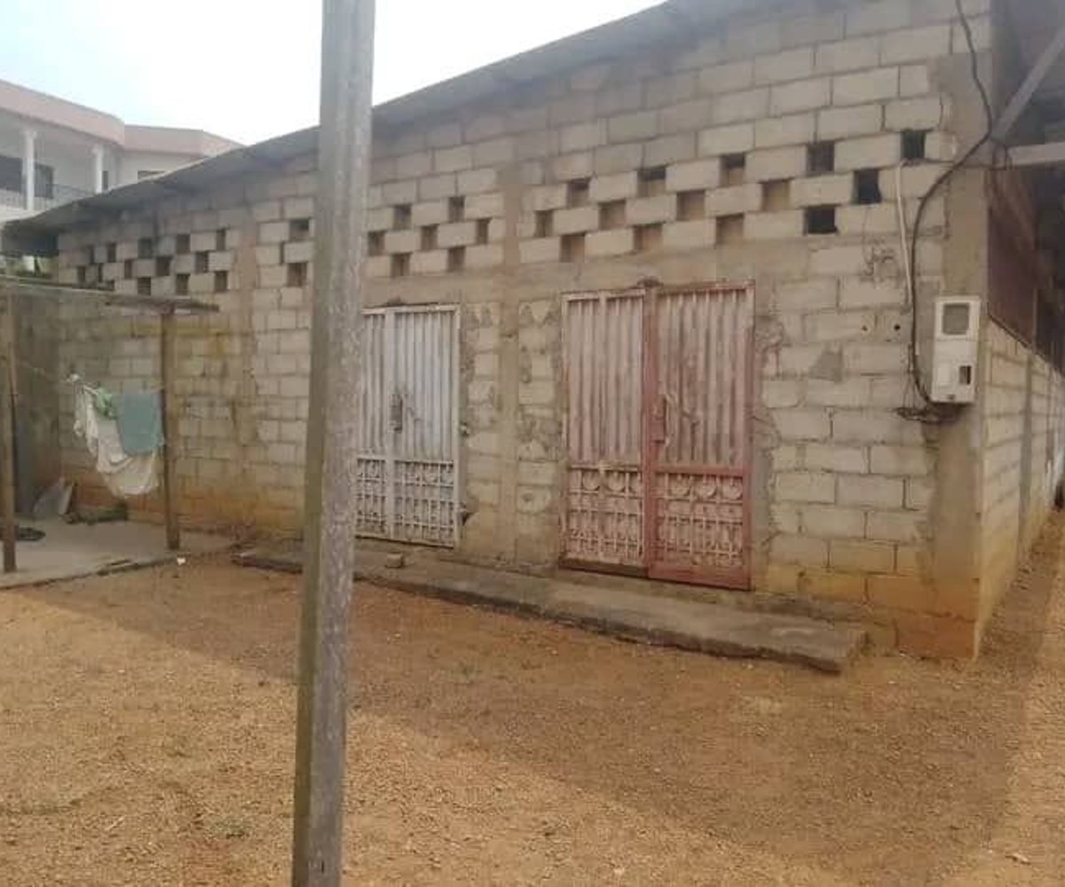Grande concession commercial à louer à Yaoundé Ekoudoum