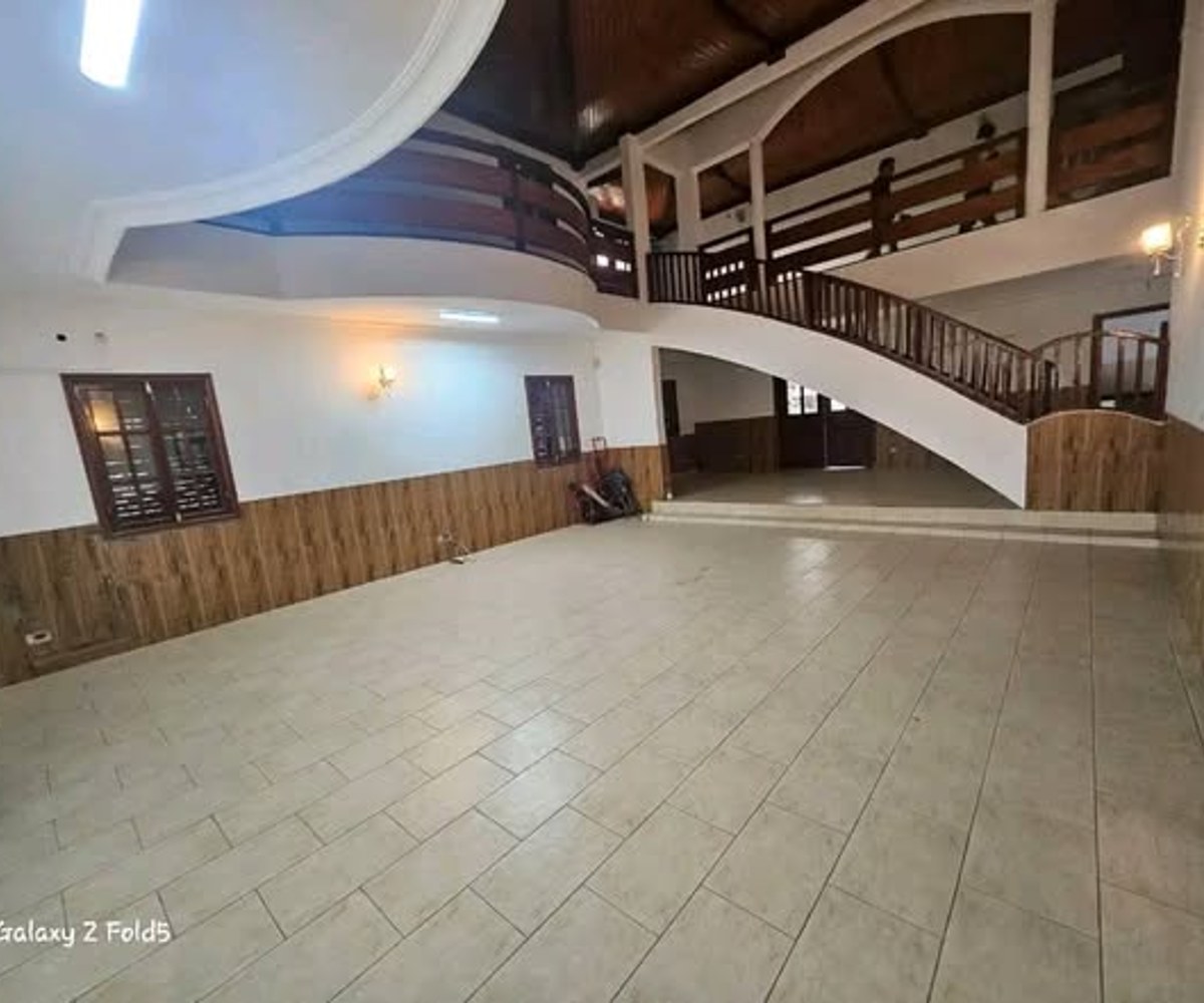 Duplex 5 chambres - Bonapriso