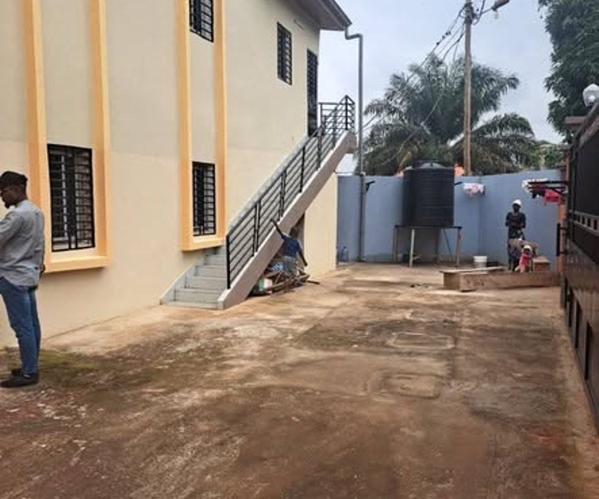 Studios et chambres modernes à louer à Nkolfoulou